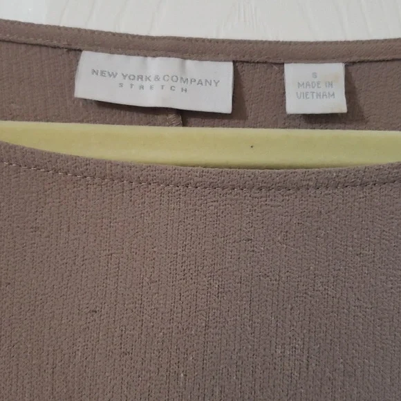 Tan blouse - Picture 3 of 7